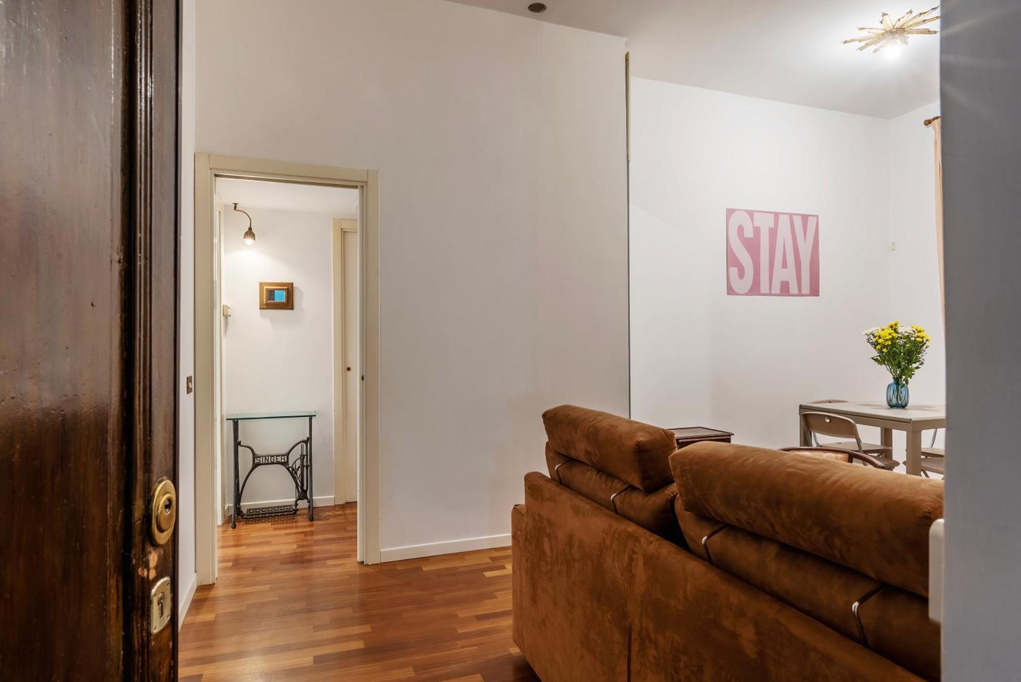 A Stone's Throw From The Colosseum! Apartment *