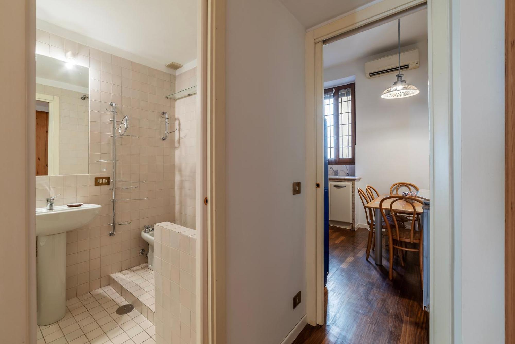 Apartment A Stone's Throw From The Colosseum!
