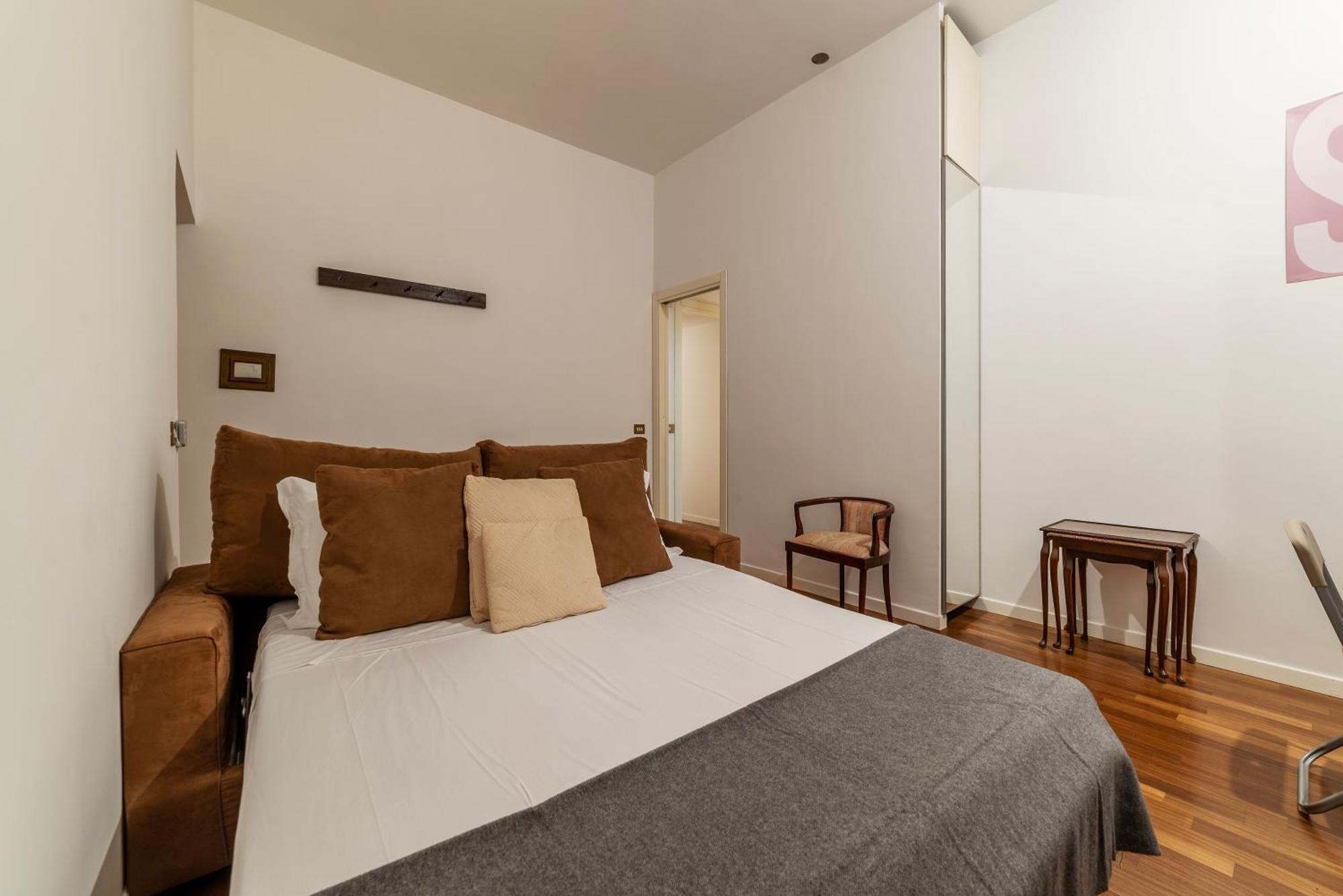 A Stone's Throw From The Colosseum! Apartment *