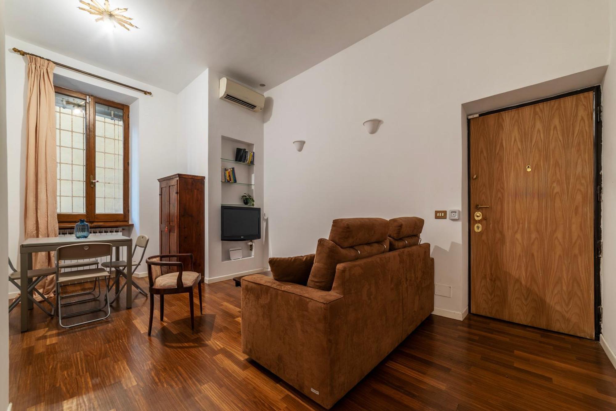 A Stone's Throw From The Colosseum! Apartment Rom
